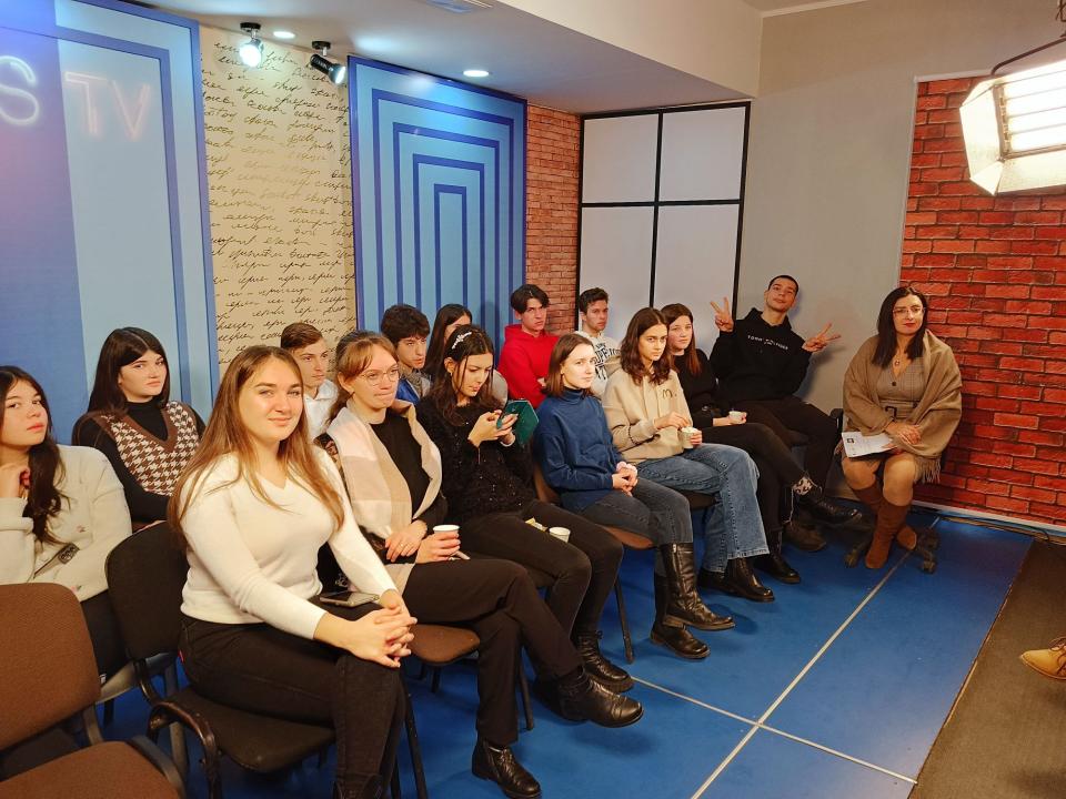 Tinerii promotori ai alfabetizării media și dezvoltării gândirii critice