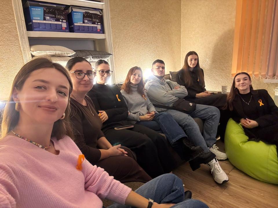 Tinerii și tinerele de la Centrul Raional de Tineret Cahul discută despre violența în bază de gen