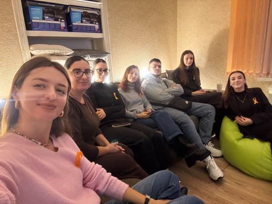 Tinerii și tinerele de la Centrul Raional de Tineret Cahul discută despre violența în bază de gen