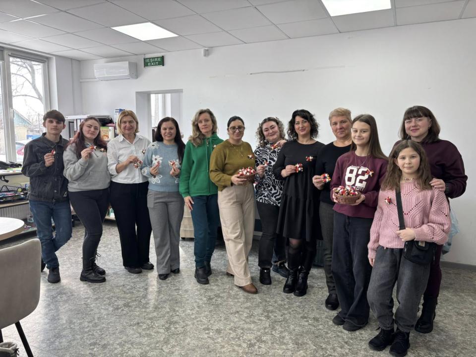 Atelier de confecționare a mărțișoarelor – un pas spre consolidarea coeziunii comunitare