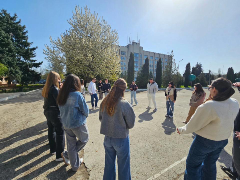 Caravana YELI: tinerii din sud învață ce înseamnă advocacy