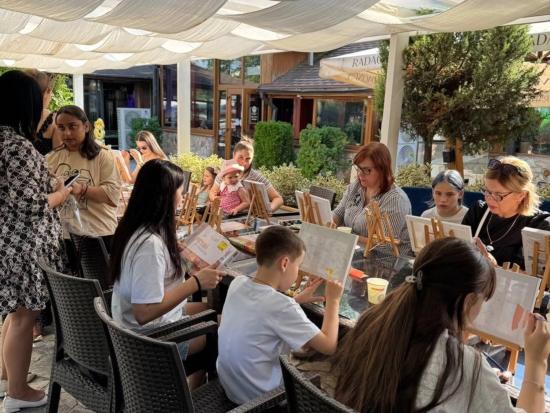 Culorile comunității: o după-amiază în care am pictat, am comunicat și am creat împreună