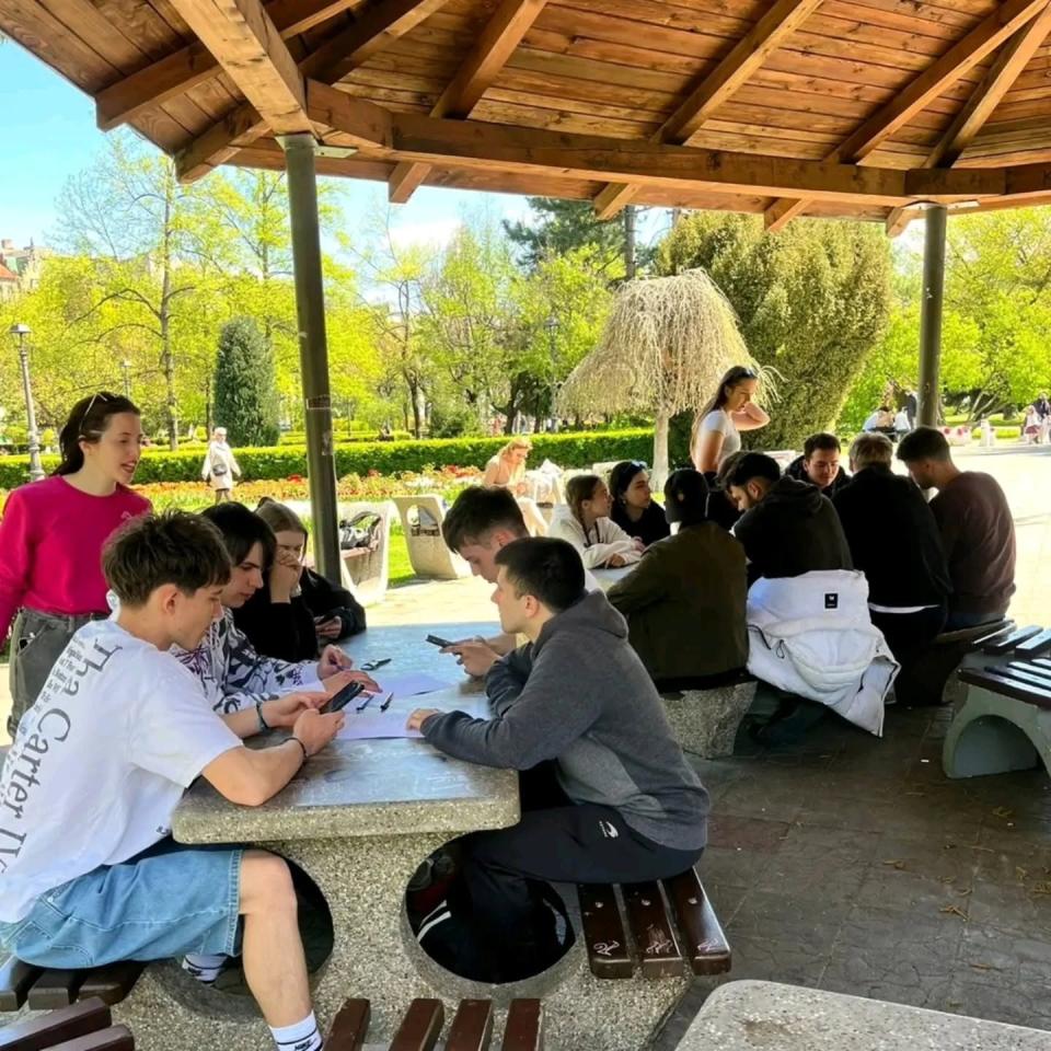 INCLUDE+ Wellbeing in Action: 5 tineri din comunitatea CRDC într-o nouă experiență Erasmus+ la Brașov