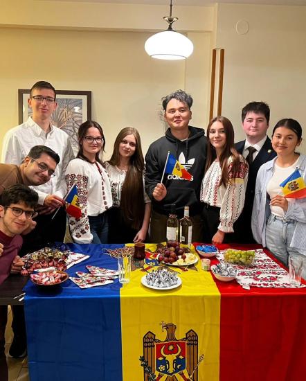 INCLUDE+ Digital Access: șase zile de învățare, incluziune digitală și schimb intercultural pentru tinerii CRDC